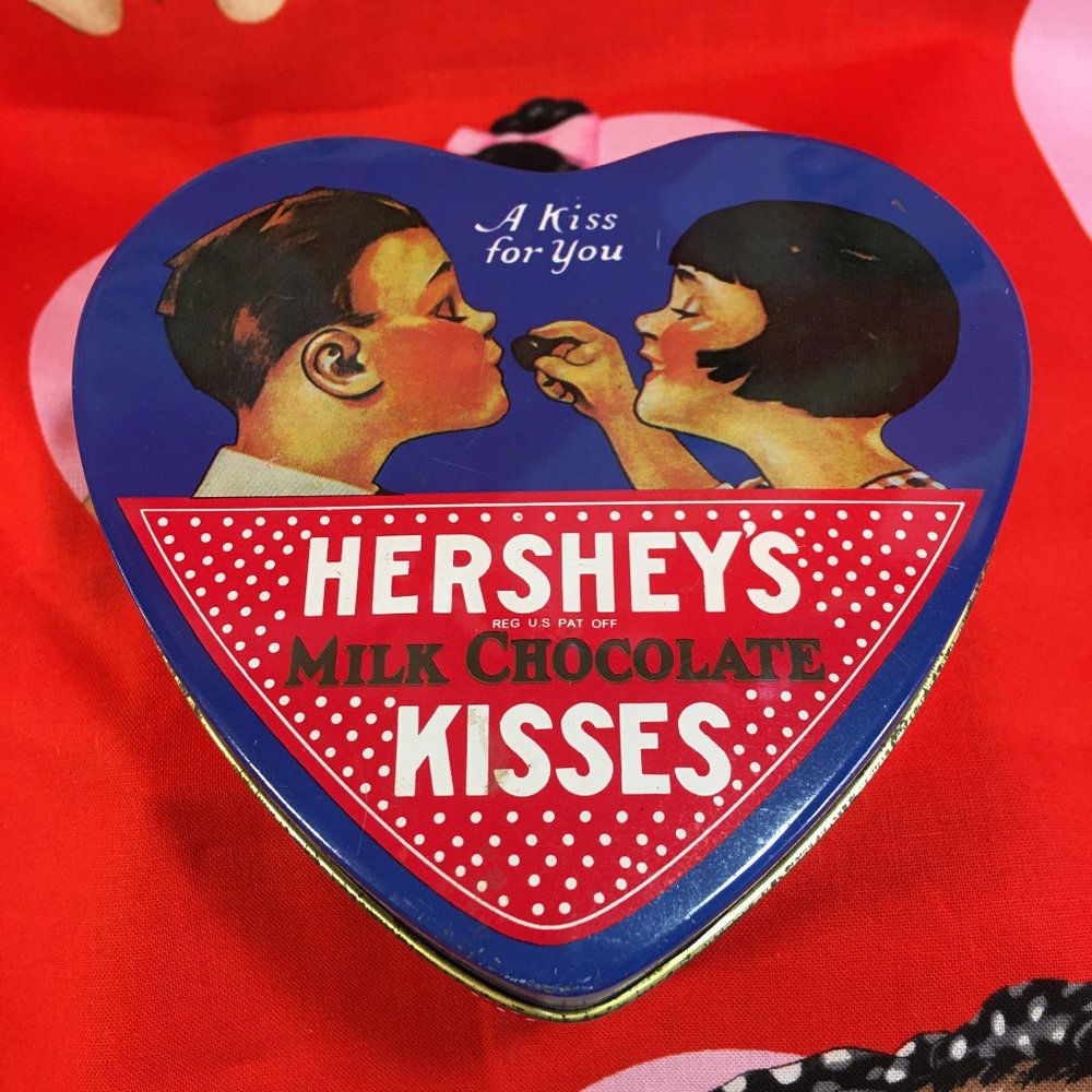 Hershey's Kisses Heart Tin
